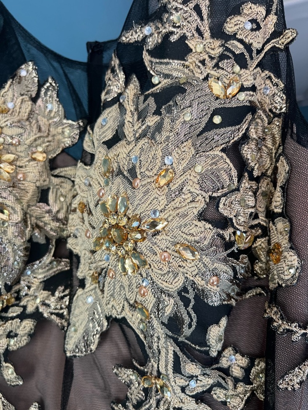Black and Gold Backless Dress - Picture 14 of 17
